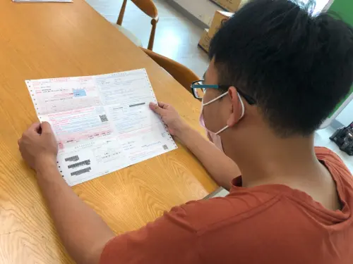 ▲逾期的房屋稅單可到代收稅款金融機構或線上繳納。（示意圖／台灣房屋提供）