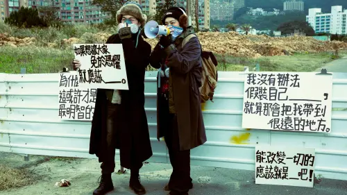 高雄春藝小劇場　文學獎劇作《灰色的湖》駁二正港小劇場首演