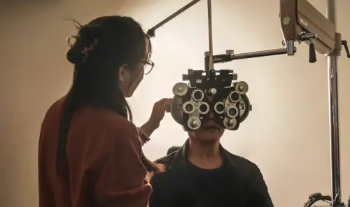 ▲李連杰（右）去年才在微博上分享和前妻所生的二女兒李苔蜜（左）的互動。（圖／微博@李連杰）