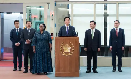 陪同賴清德出訪平安返國！林佳龍致謝外交團隊同仁