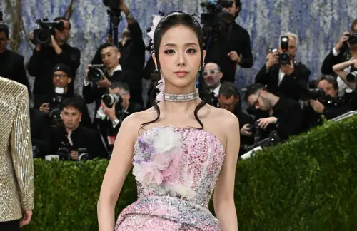 Jisoo Met Gala獨自全英文受訪！粉絲感動：離開YG才不用當花瓶