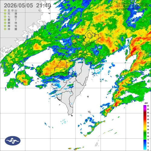 ▲中央氣象署今（5）日晚間9點40分發布最新「大雨特報」，提醒民眾，由於華南雲雨區東移，水氣持續影響台灣。（圖／中央氣象署）
