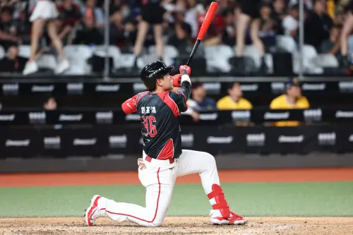 劉基鴻超神美技+再見全壘打！1人救全隊　味全龍5：3氣走中信兄弟