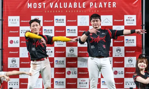 中職37年首見紀錄！郭天信、劉基鴻「頭尾開轟」　兄弟意外成苦主