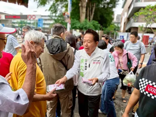 母親節最強殺手鐧　議員送「男人專用菜瓜布」