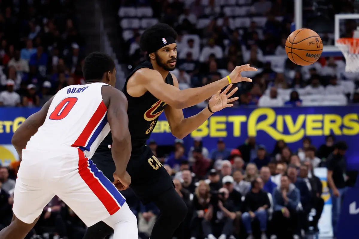 ▲當活塞中鋒杜倫（Jalen Duren）在禁區持續肆虐時，艾倫（Jarrett Allen）卻遲遲未被重新啟用。（圖／路透／達志影像）