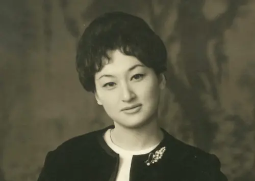 ▲細木數子本人曾在銀座的夜店討生活，也曾經跟黑道分子糾纏，穿著打扮很講究。（圖／翻攝自 細木かおり IG@kaori_hosoki_official）