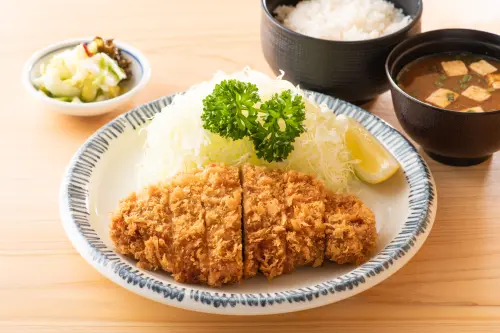 ▲日本百年豬排店「銀座梅林」來台，快閃客座大倉久和飯店。（圖／大倉久和提供）
