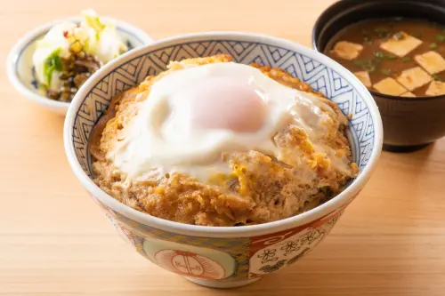 ▲日本百年豬排店「銀座梅林」將快閃客座大倉久和飯店，提供包含豬排丼在內的四種套餐。（圖／大倉久和提供）