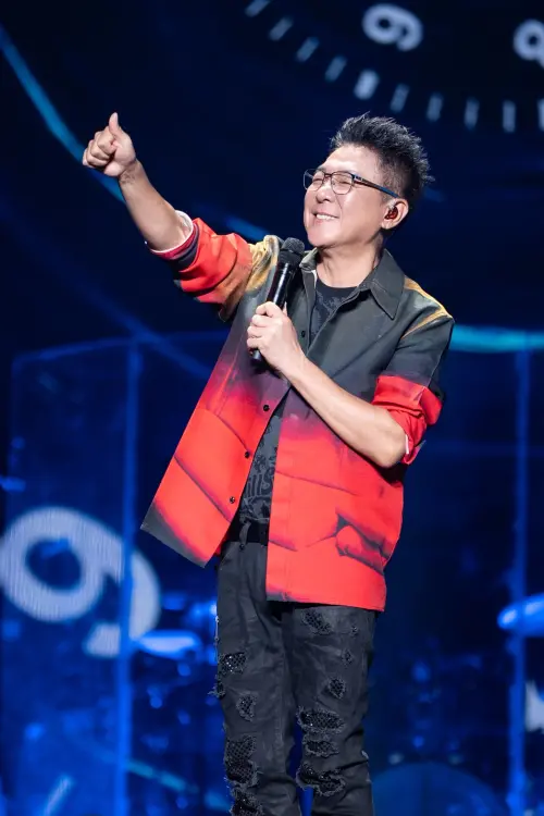 ▲姜育恆（如圖）的母親在他18歲時過世，他表示他人生中開演唱會，一定會有一首歌是為媽媽而唱。（圖／文星文化提供）