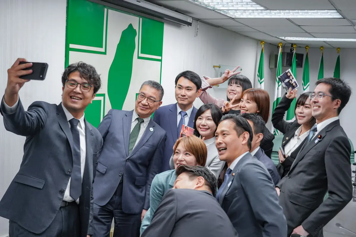 ▲民進黨秘書長徐國勇等人接見自民黨青年局訪團 。（圖／民進黨提供）