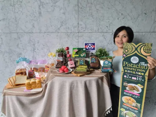 ▲「杜拜綠金風暴」席捲全聯We Sweet 開心果可可系列甜點，任選2件現折10元。（圖／全聯提供）