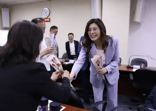 鄭麗文放鳥惹日不爽！他揪韓國瑜昔1事蹟嗆藍營：國際部改中國部