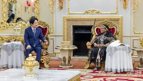 President Lai first calls upon the queen mother at the royal palace. (Office of the President)