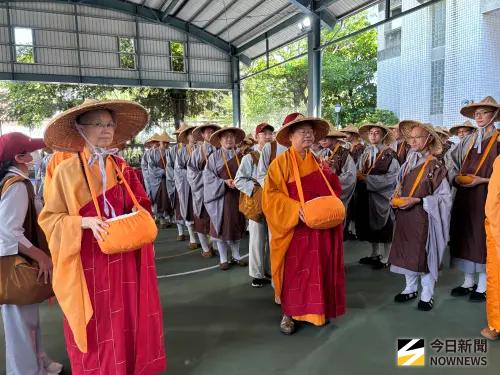 佛光山行腳抵台中　托缽祈福凝聚社會善念