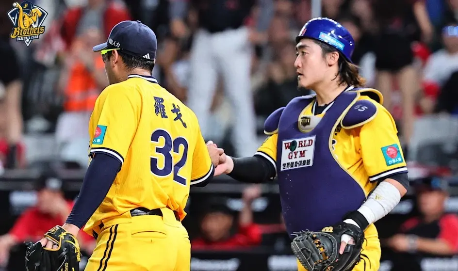 高宇杰手指遭擦棒球擊中傷退！平野惠一坦言擔心：他平時不會喊痛