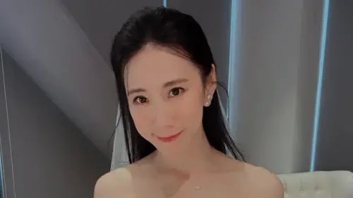 瑤瑤無預警曬婚紗照！突披白紗大秀深V事業線　羞喊：有人要娶嗎