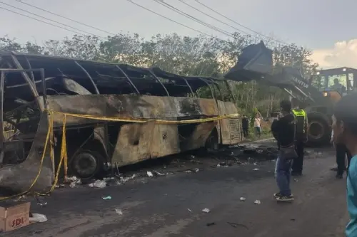 印尼油罐車撞巴士！16人葬身火海亡　4名倖存者有3人嚴重燒傷