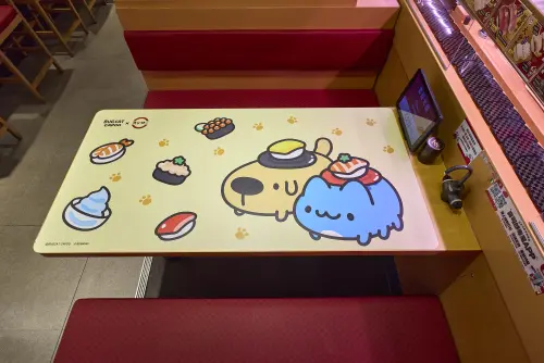 ▲貓貓蟲咖波降臨壽司郎陪大家用餐。（圖／壽司郎提供）
