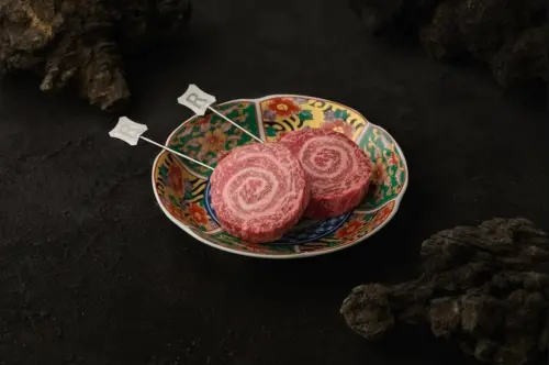 燒肉新品牌中山 Red Label！通嚐9種肉品　棒棒糖外型牛肉太吸睛