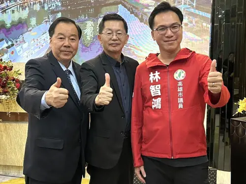 ▲高雄市議員林智鴻（右）牽線，成功爭取高馬航線順利增班，圖為連江縣議會議長張永江（左）今年1月30日為此拜會高市府秘書長郭添貴（中）。（圖／連江縣議會提供）