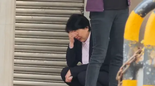 邱慧洳蹲地痛哭！「三班護病比」版本變卦　她痛罵1藍委太惡劣