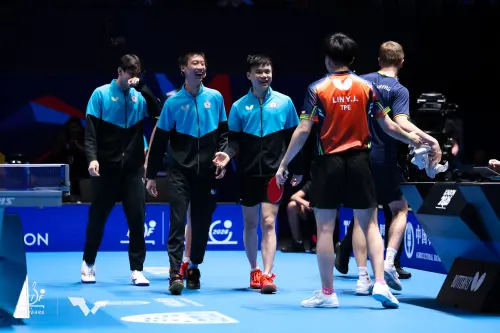 ▲在林昀儒贏下決勝點後，男團幾位選手都跳出場邊休息區，上前慶祝。（圖／WTT官方相簿）