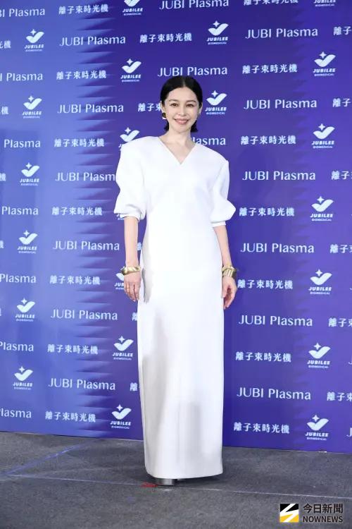 ▲徐若瑄（如圖）表示自己一進飯店第一件事就是拿著偵測器仔細掃一遍，像是電視周圍、浴室等等。（圖／記者嚴俊強攝影）