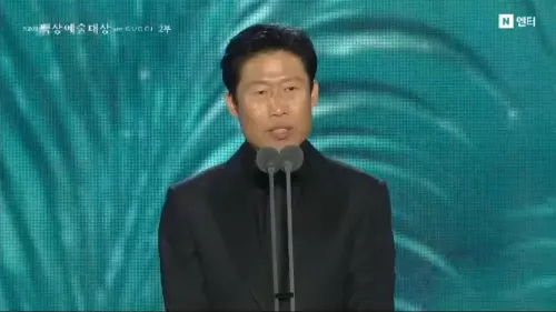 ▲柳海真以《王命之徒》奪得電影部門的大獎。（圖／翻攝自CHZZK）