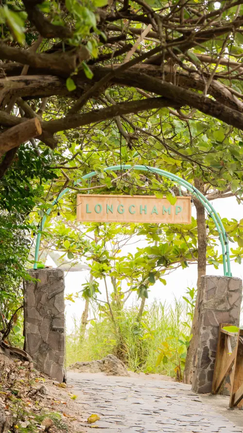 ▲海濱步道直達La Plage Longchamp瓏驤海灘俱樂部。（圖／Longchamp提供）