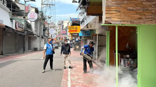 ▲經發局在逢甲觀光夜市等地進行清潔與消毒作業。（圖／台中市政府提供，2026.05.09）