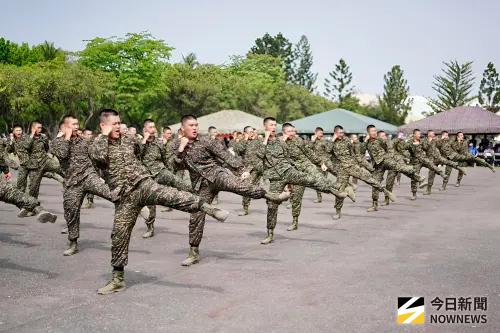 ▲新兵近戰格鬥成果驗收，整齊俐落的動作與震撼。（圖／記者莊全成攝，2026.05.09）