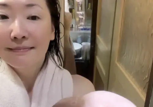 王俐人全裸只用毛巾遮2點！鏡子反射超辣一幕　出浴保養片全公開