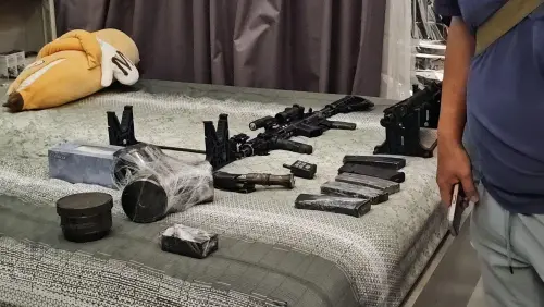 ▲警方在孫男家中尋獲大批軍火。（圖／翻攝自泰媒）