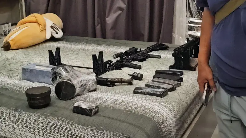    ▲警方在孫男家中尋獲大批軍火。（圖／翻攝自泰媒）  