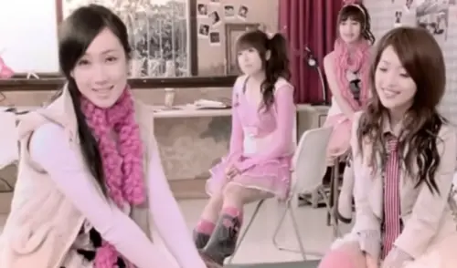▲「甜心轟炸機」組合的小薰、MeiMei、筱婕和彤彤的歌曲〈晴天娃娃〉傳唱度很高。（圖／翻攝自YouTube＠福茂唱片）