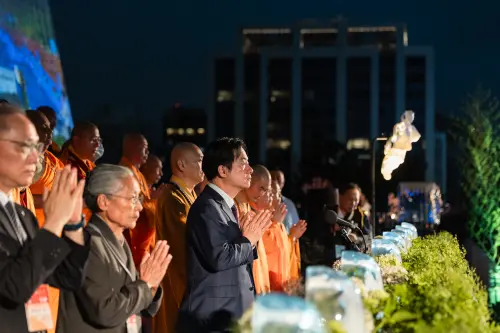 出席佛誕浴佛孝親感恩祈福會　賴清德代表國家感謝慈濟無私奉獻