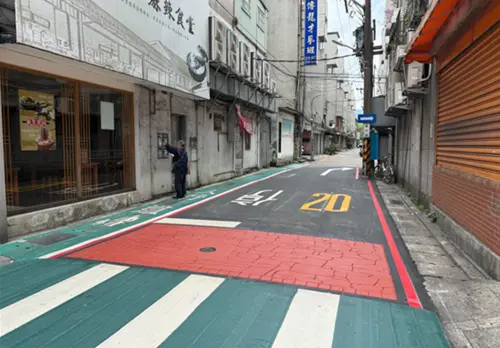 馬路突「多一塊紅色」！交通局公布神用途　做錯最重罰36000元