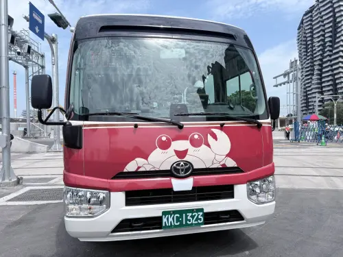 ▲115淡水八里觀光公車與其他路線不同，其採預約包車制，每班次開放18人預約。（圖／新北交通族臉書）
