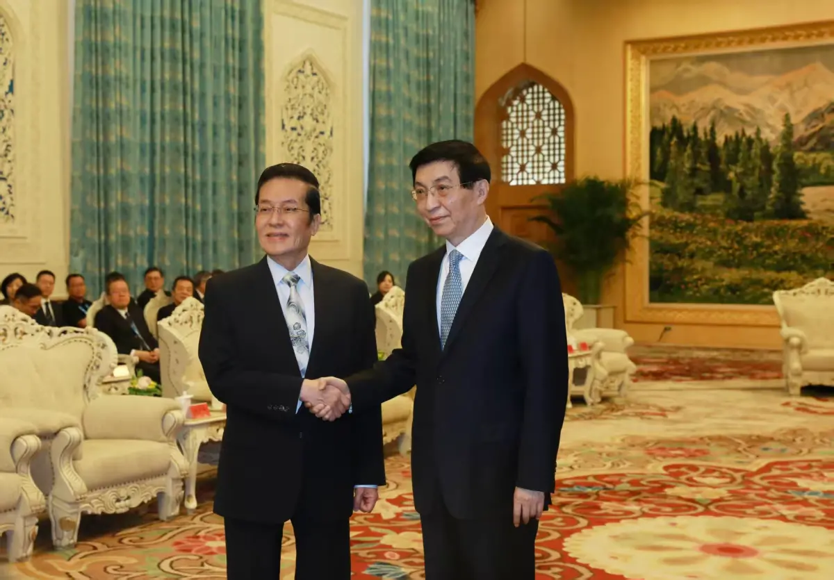 ▲國民黨副主席張榮恭會見中共中央政治局常委王滬寧，並表示中華文化是推動兩岸關係和平發展的引路明燈。（圖／國民黨提供）