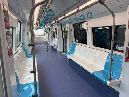 ▲三鶯線一輛列車有兩節車廂，一班車約可載運200多人。（圖／記者張家瑋攝,2026.05.11）