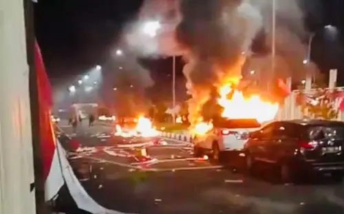 影／不滿比賽結果！ 印尼球迷爆發大規模暴動 至少11警民受傷