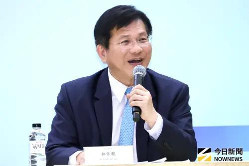 狂問總統出訪航線！藍委「幫中共套密」？林佳龍霸氣回這句被讚爆