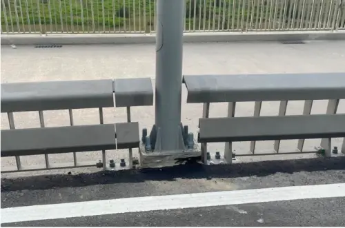 ▲改善後/燈桿基座螺栓已增加帽蓋。（圖／公路局提供）