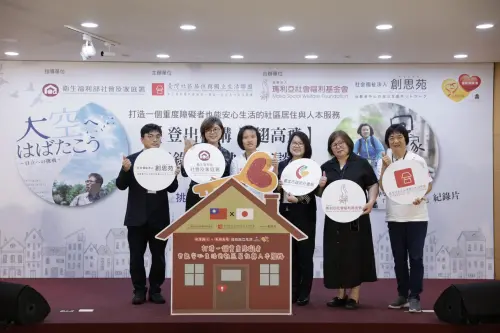 ▲日本「創思苑」福岡執行長(左1)與衛福部社家署副署長尤詒君(左2)與北市社會局局長姚淑文(右3)分享日本經驗。（圖／瑪利亞提供）
