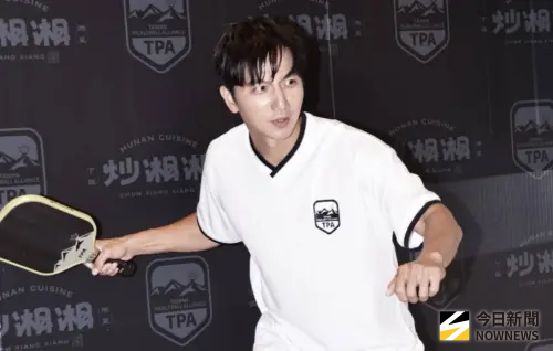 小煜不敢問王子官司！威廉捲閃兵消瘦搬器材　棒棒堂男孩近況曝光