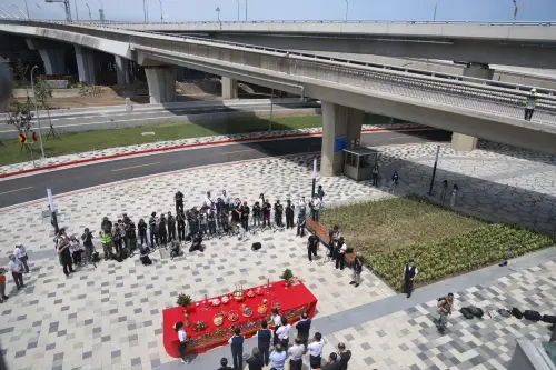 ▲淡江大橋通車前舉辦祈福祭祀。（圖／記者朱永強攝）