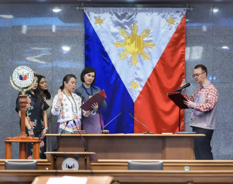 ▲菲律賓參議員凱耶塔諾(右一,Alan Peter Cayetano)當選新任參議長。(圖/翻攝自senate.gov.ph)