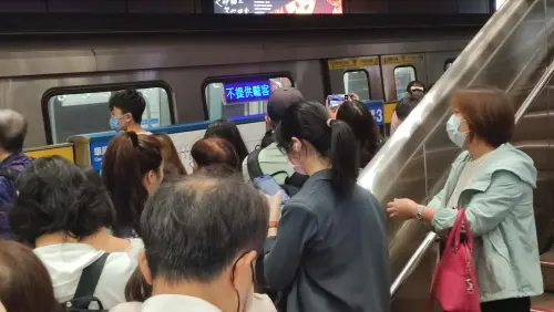 快訊／板南線一早停駛！乘客「聞到燒焦味」被趕下車　北捷回應了