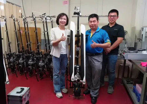 藍白卡無人機股價慘跌　何欣純拜會台中產業盼轉骨升級